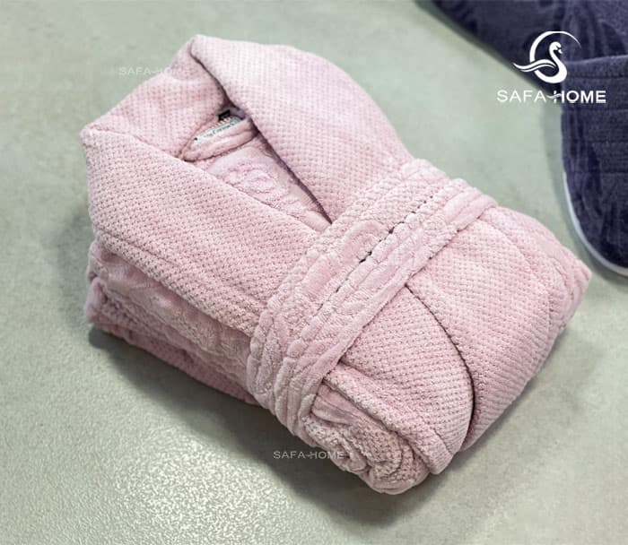 سرویس حوله عروس و داماد بونیتو بادمجانی-یاسی — تصویر ۳