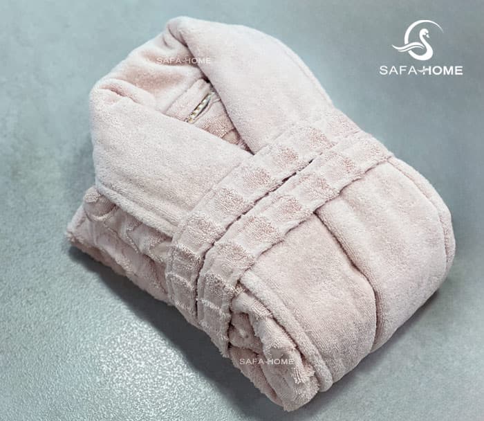 سرویس حوله عروس و داماد طرح ونتو کالباسی گلبهی 8 تکه — تصویر ۵