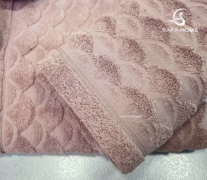 سرویس حوله عروس و داماد طرح ونتو کالباسی گلبهی 8 تکه — تصویر ۳
