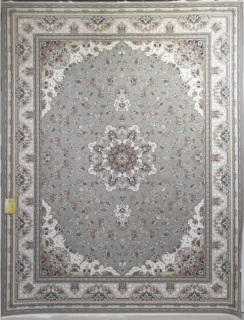 فرش ۱۵۰۰ شانه برجسته نقشه گلستان زمینه نقره ای