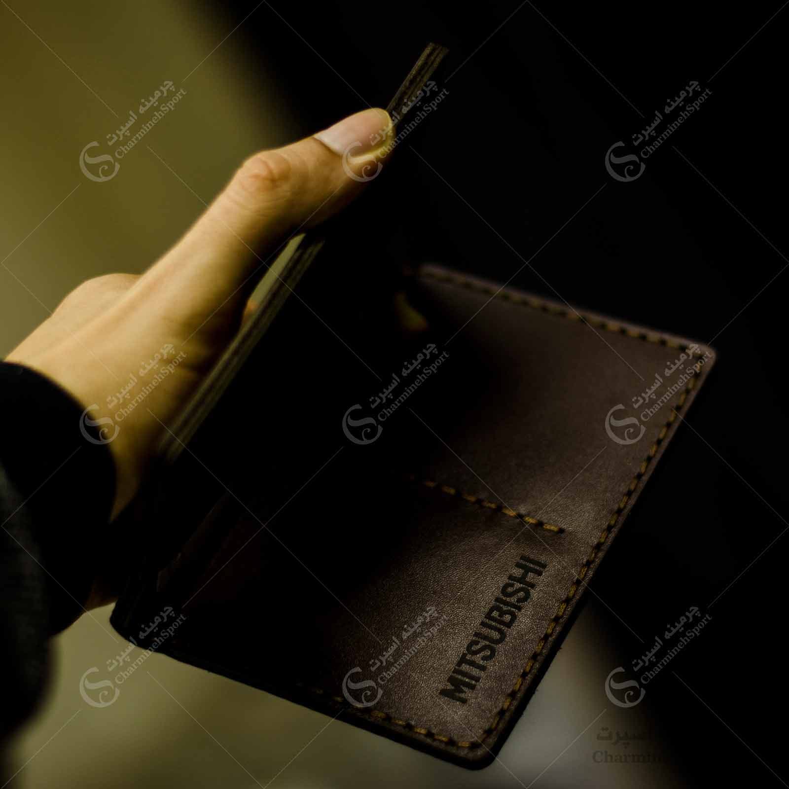کیف مدارک میتسوبیشی — تصویر ۵