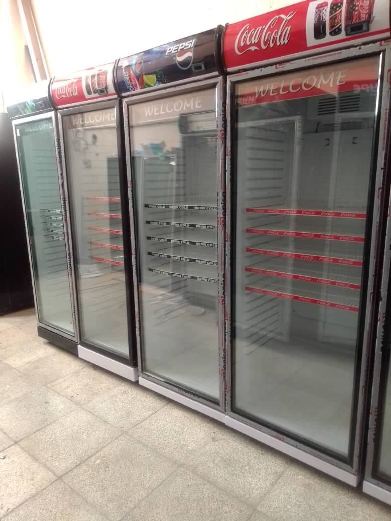 یخچال ویترینی ایستاده عرض ۷۰ سانتی‌متر طرح دلخواه — تصویر ۲