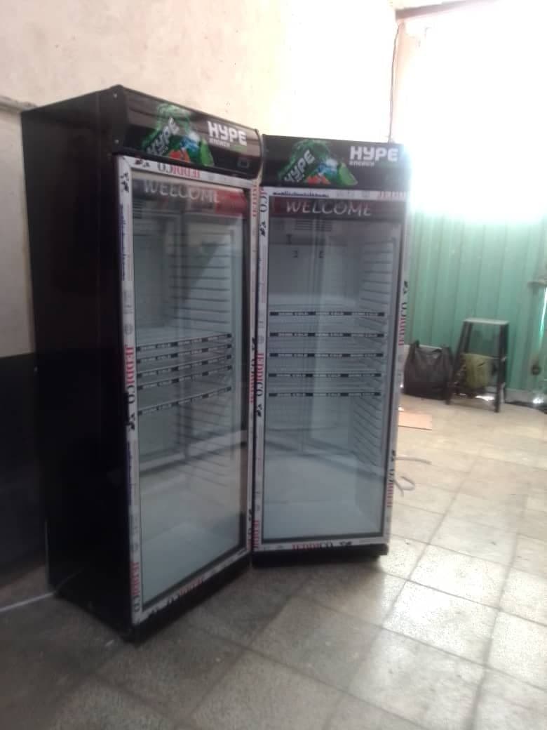 یخچال ویترینی ایستاده عرض ۷۰ سانتی‌متر طرح دلخواه — تصویر ۴