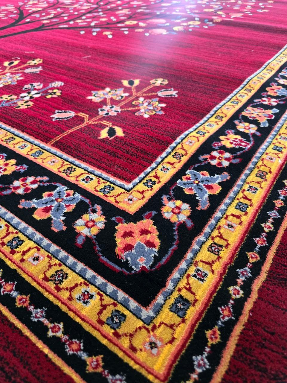 فرش ۷۰۰ شانه نقشه انار زمینه لاکی – پلی استر — تصویر ۲