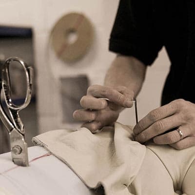 مبلمان چستر چرم طبیعی مدل کرون ویل هیواهوم — تصویر ۳