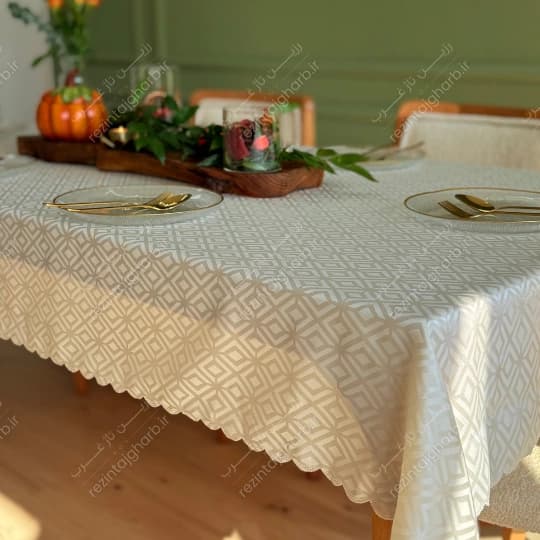 رومیزی ژاگارد مستطیل طرح تیارا رزین تاژ — تصویر ۳