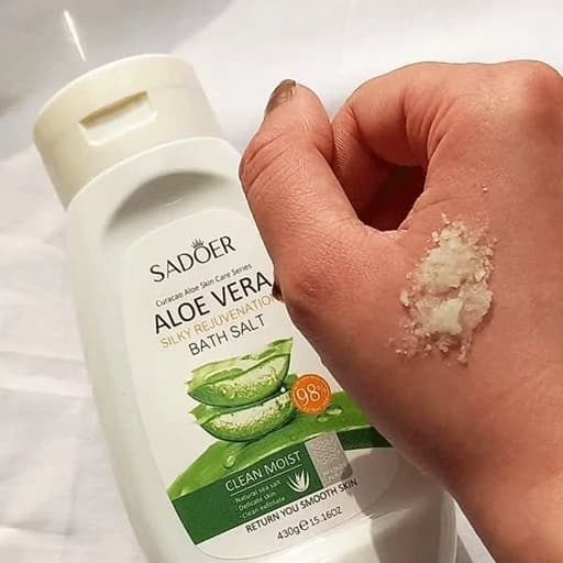 نمک بدن آلورا توت فرنگی شیر اسکراب و لایه بردار سفید کننده نرم کننده و شاداب و روشن کننده جلوگیری از پوست مرغی — تصویر ۷