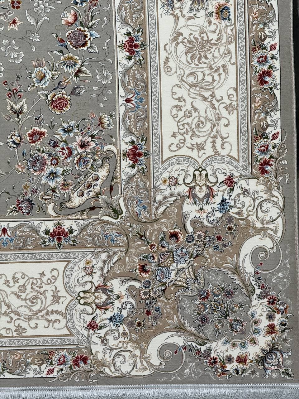 فرش ۱۲۰۰ شانه نقشه افشان ارغوان زمینه سیلور — تصویر ۳
