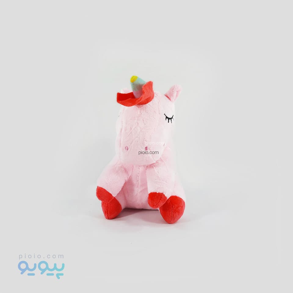 عروسک اسب تک شاخ بالدار نشسته — تصویر ۵
