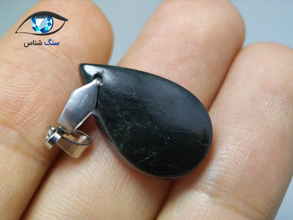 آویز یشم جیدیت تیره طبیعی 3.8 گرم — تصویر ۲