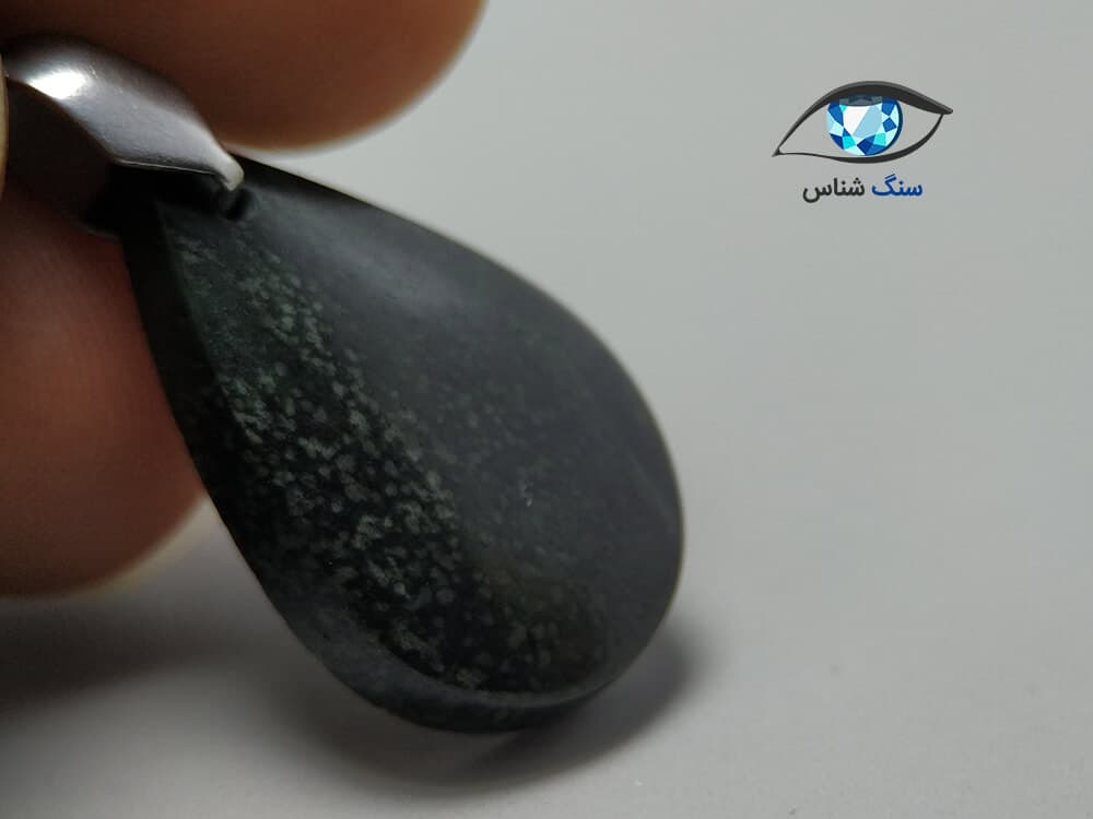 آویز یشم جیدیت سیاه 3.8 گرم — تصویر ۲