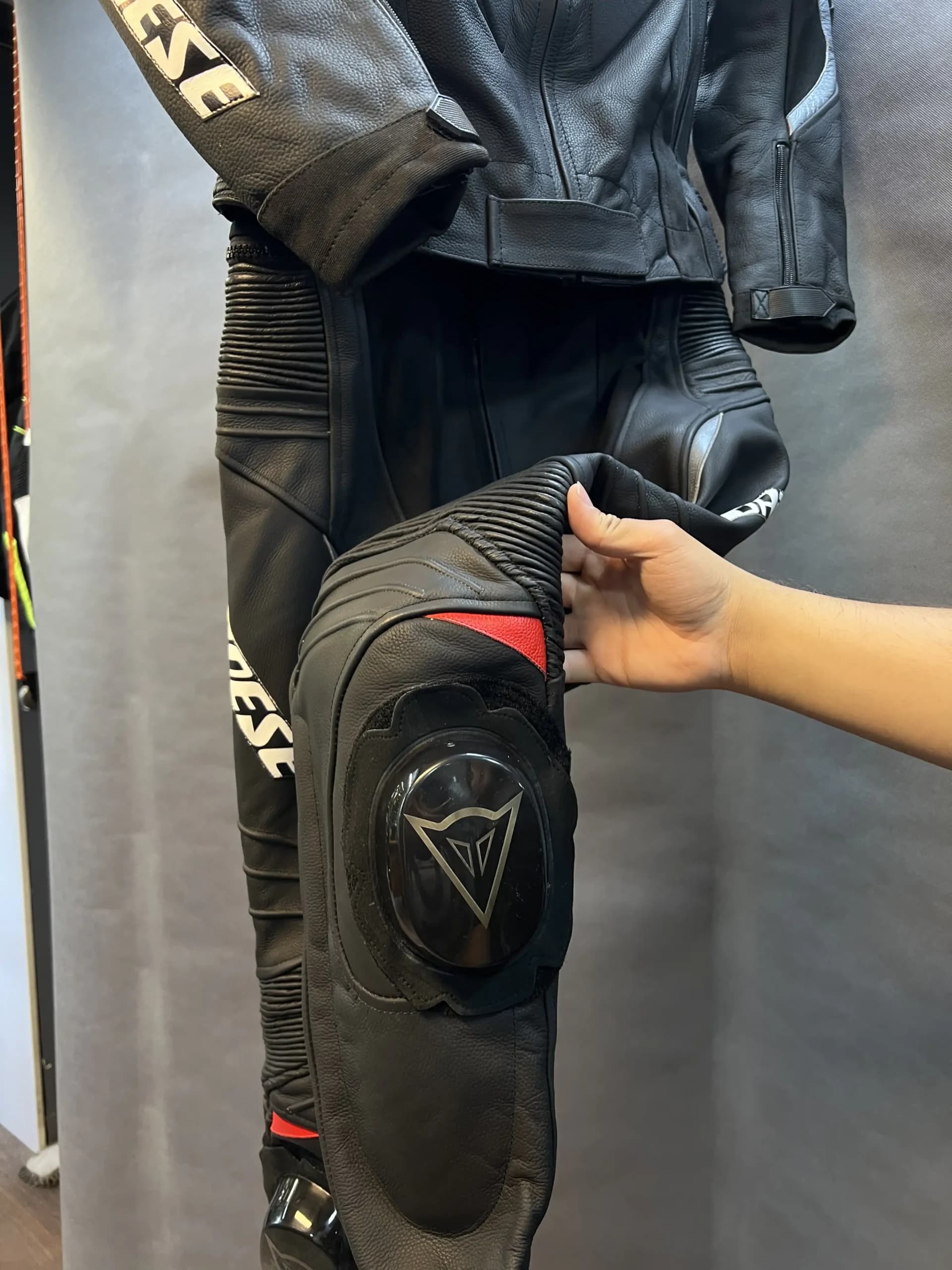 ست چرم دوتیکه ریسی Dainese — تصویر ۷