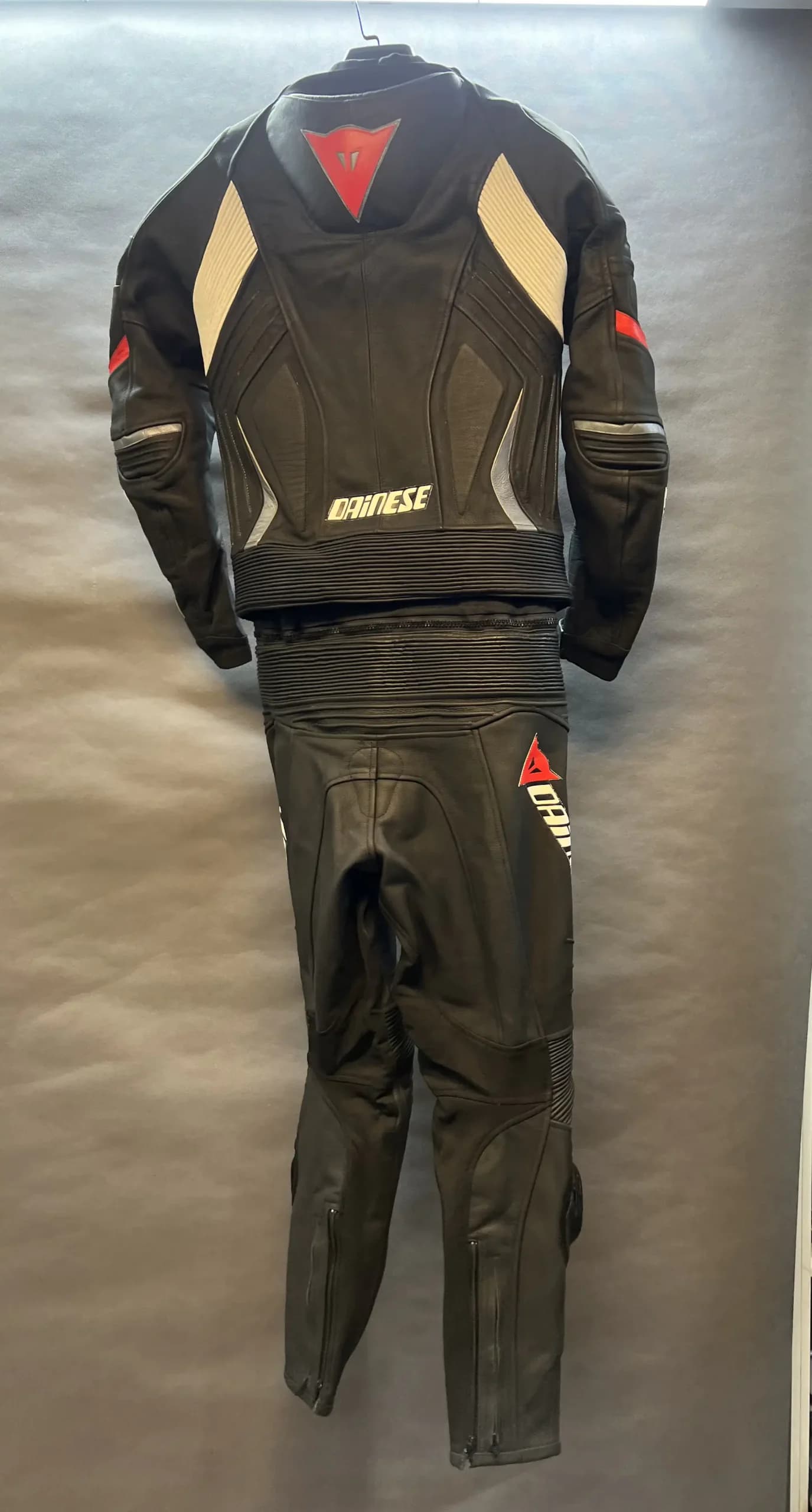 ست چرم دوتیکه ریسی Dainese — تصویر ۵