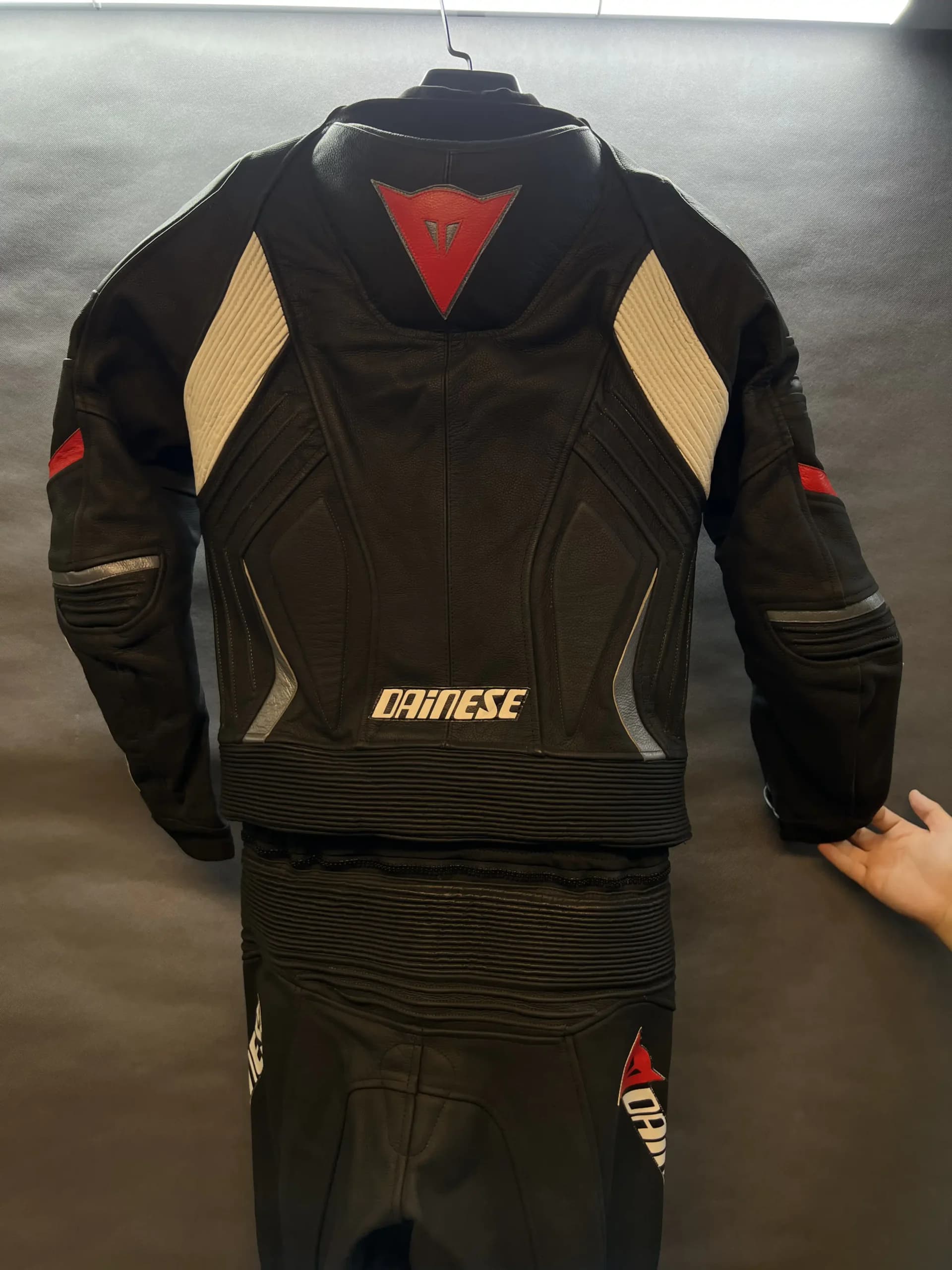 ست چرم دوتیکه ریسی Dainese — تصویر ۶