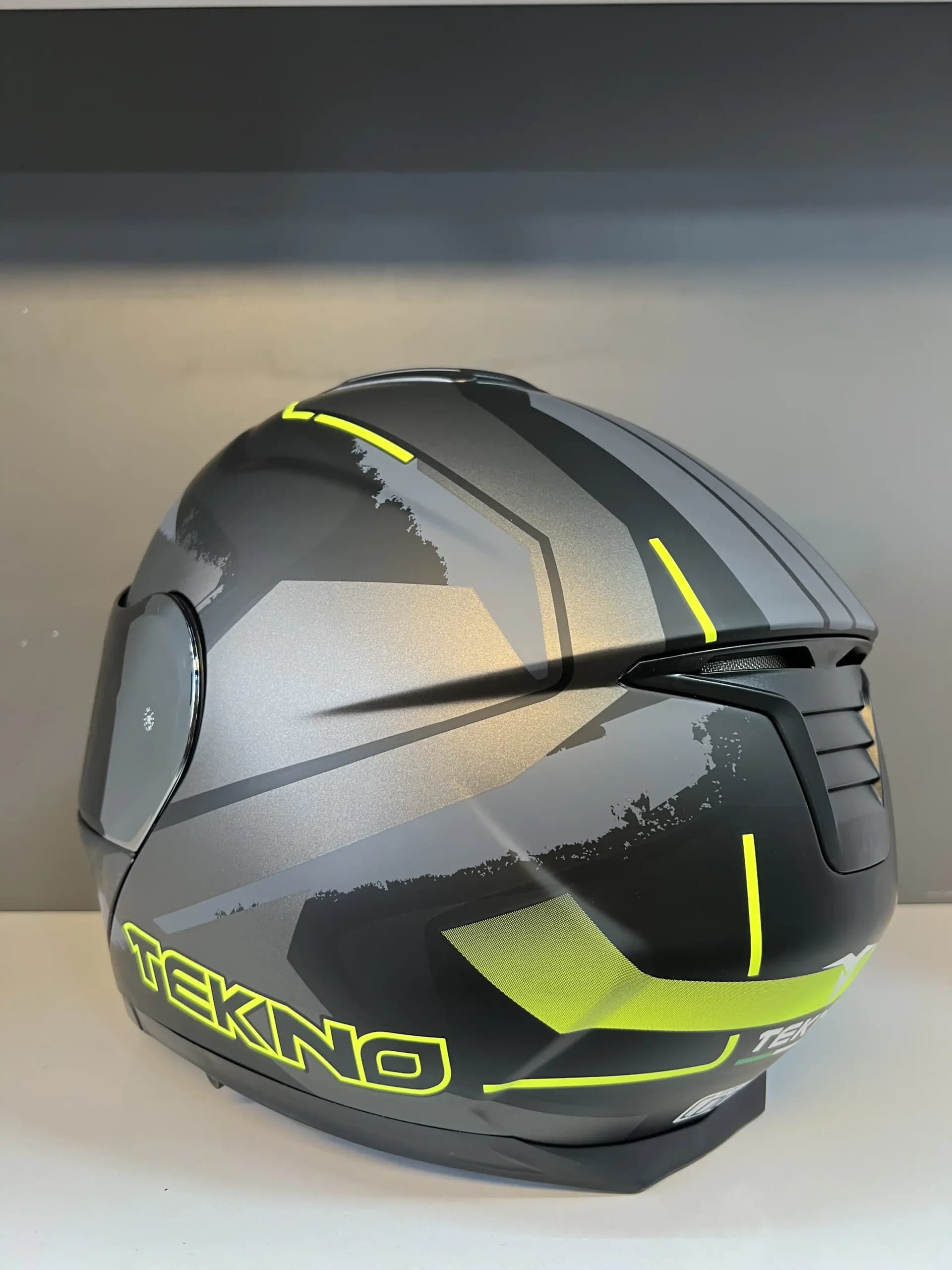 کلاه فک متحرک Tekno – Black light green — تصویر ۳
