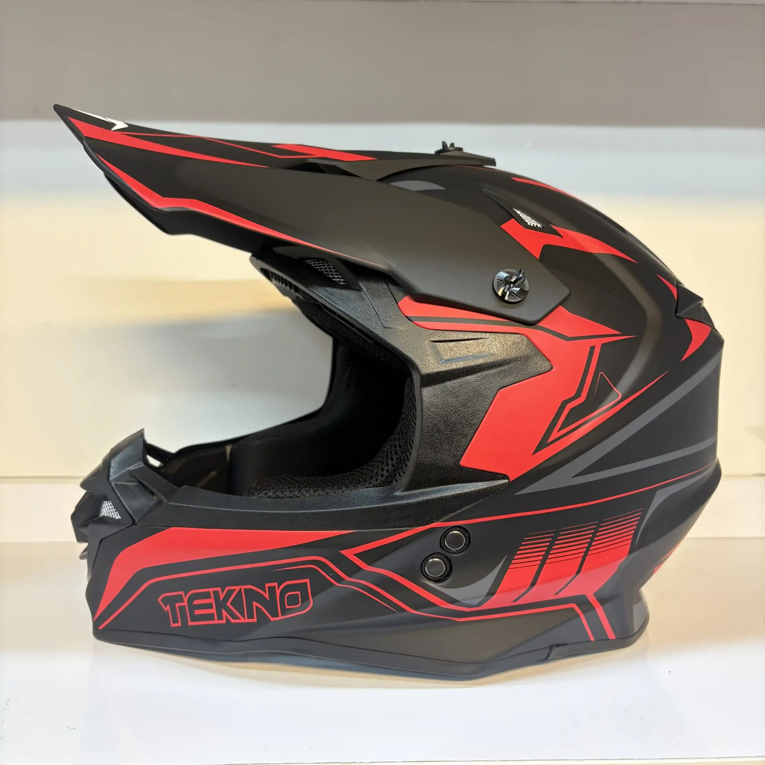 کلاه کراسی Tekno | ایمن، سبک و مناسب آفرود Black Red Line — تصویر ۲