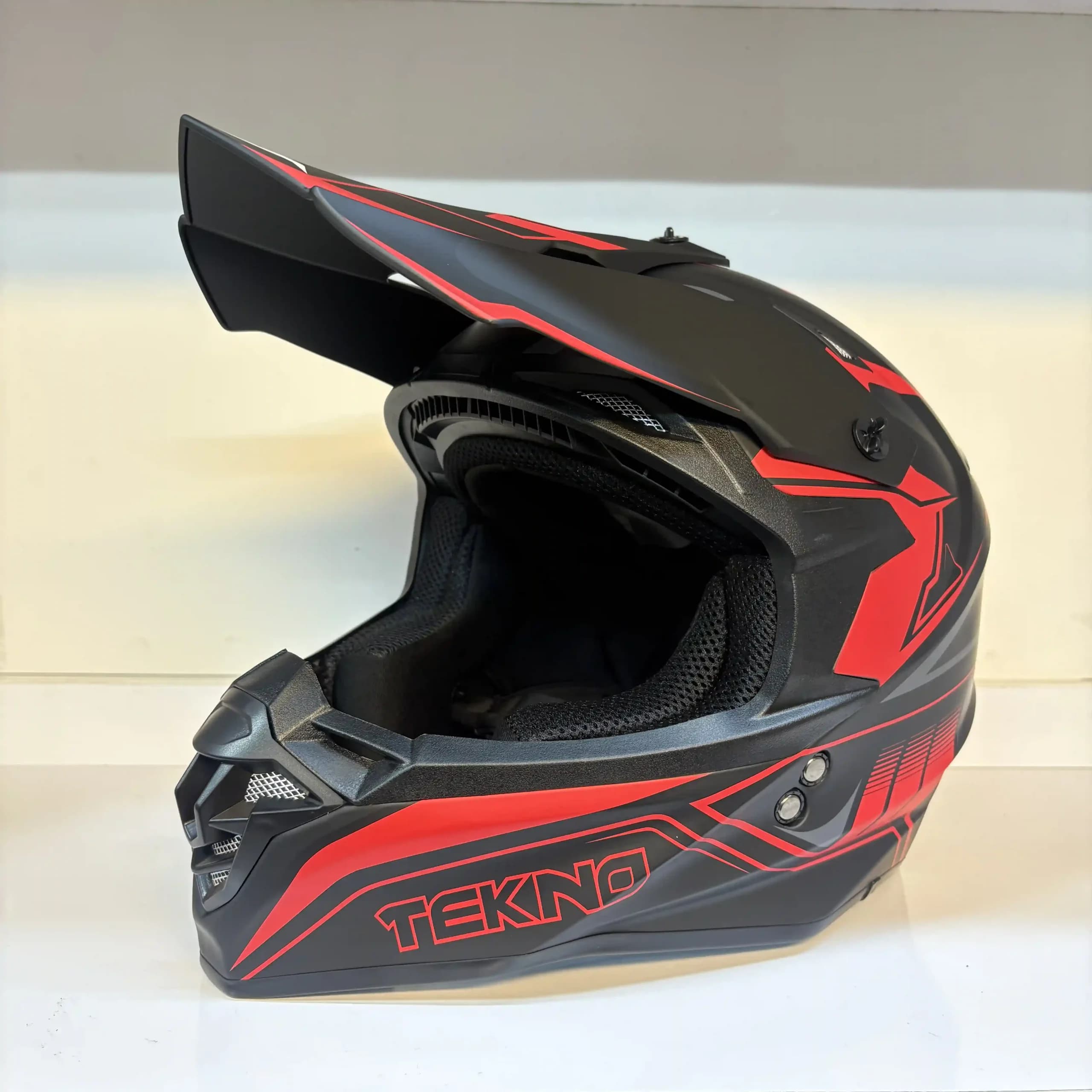 کلاه کراسی Tekno | ایمن، سبک و مناسب آفرود Black Red Line — تصویر ۴