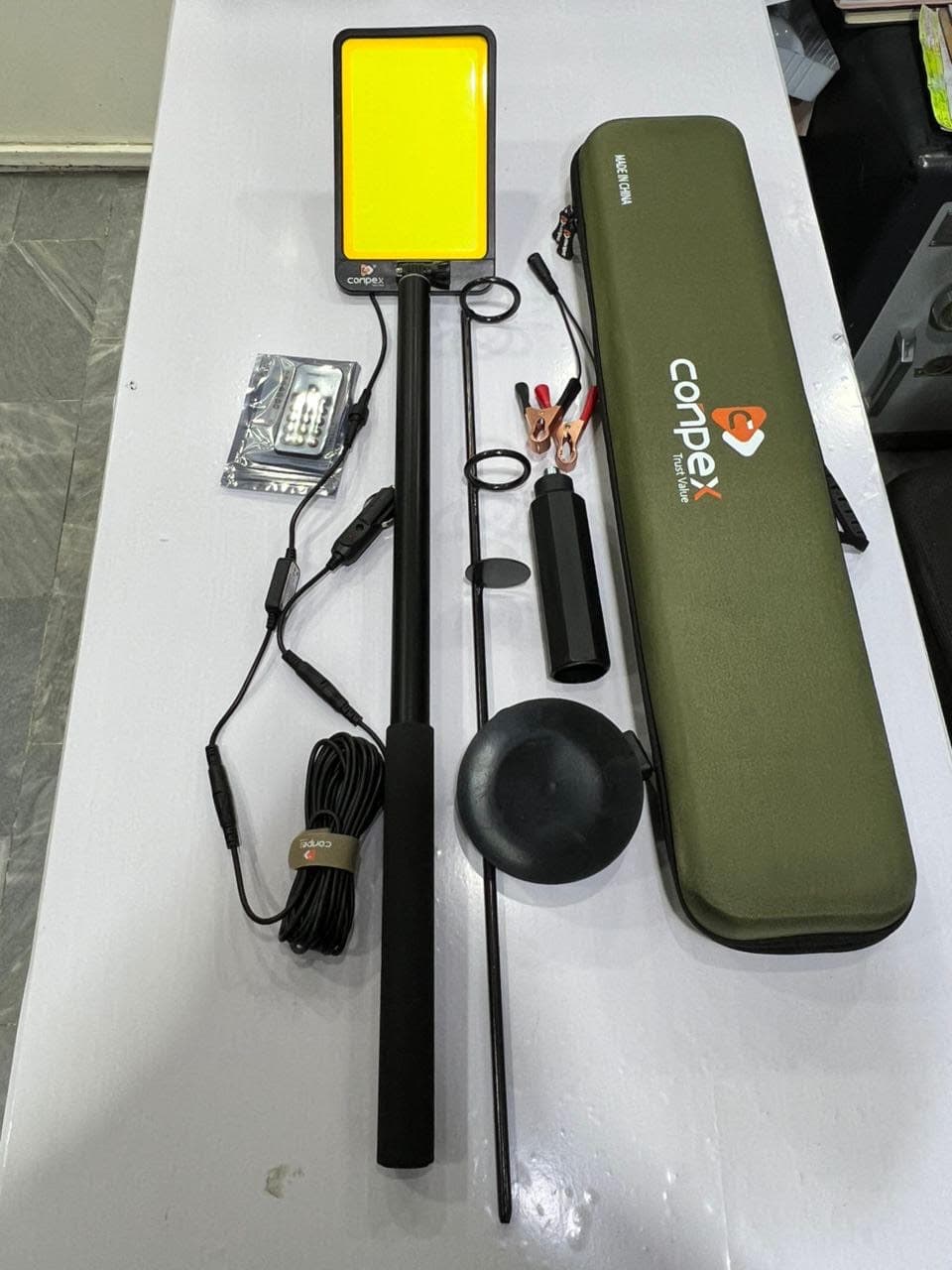 چراغ کمپینگ کانپکس 1000 وات مدل FR 24 COB RF