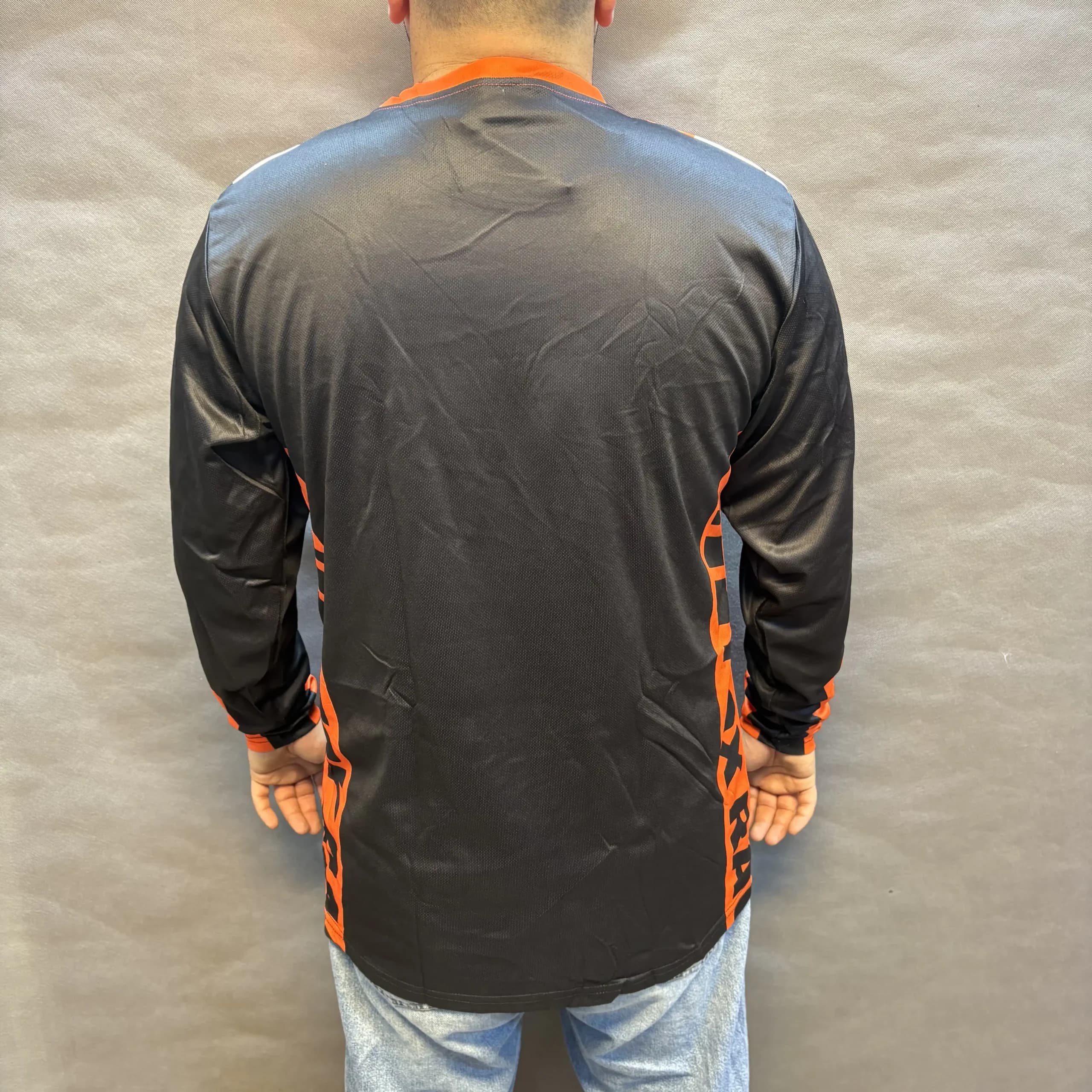 آستین‌بلند تک کراسی – مدل Fox Black Orange — تصویر ۳