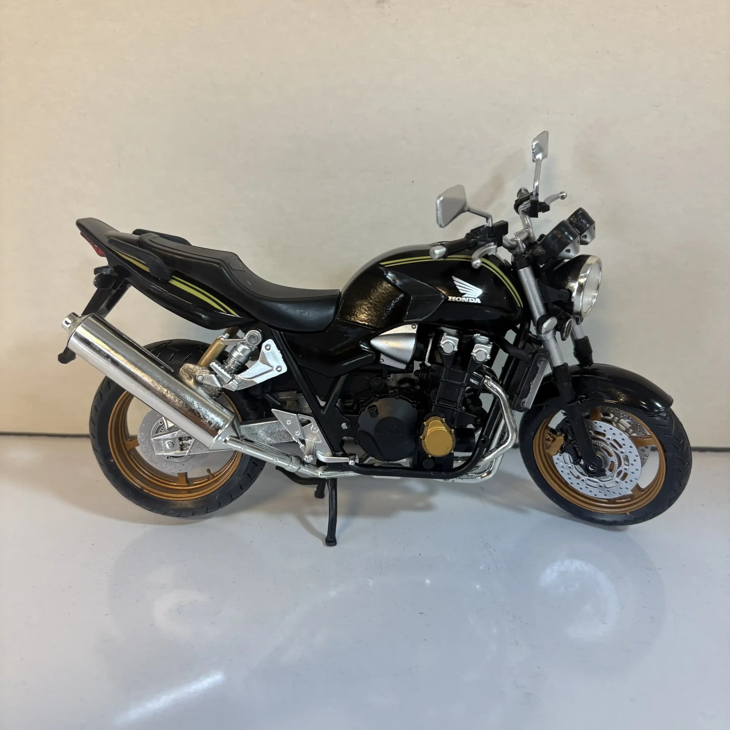 🏍️ ماکت موتور هوندا CB1300 Automaxx (مقیاس 1:12) — تصویر ۶