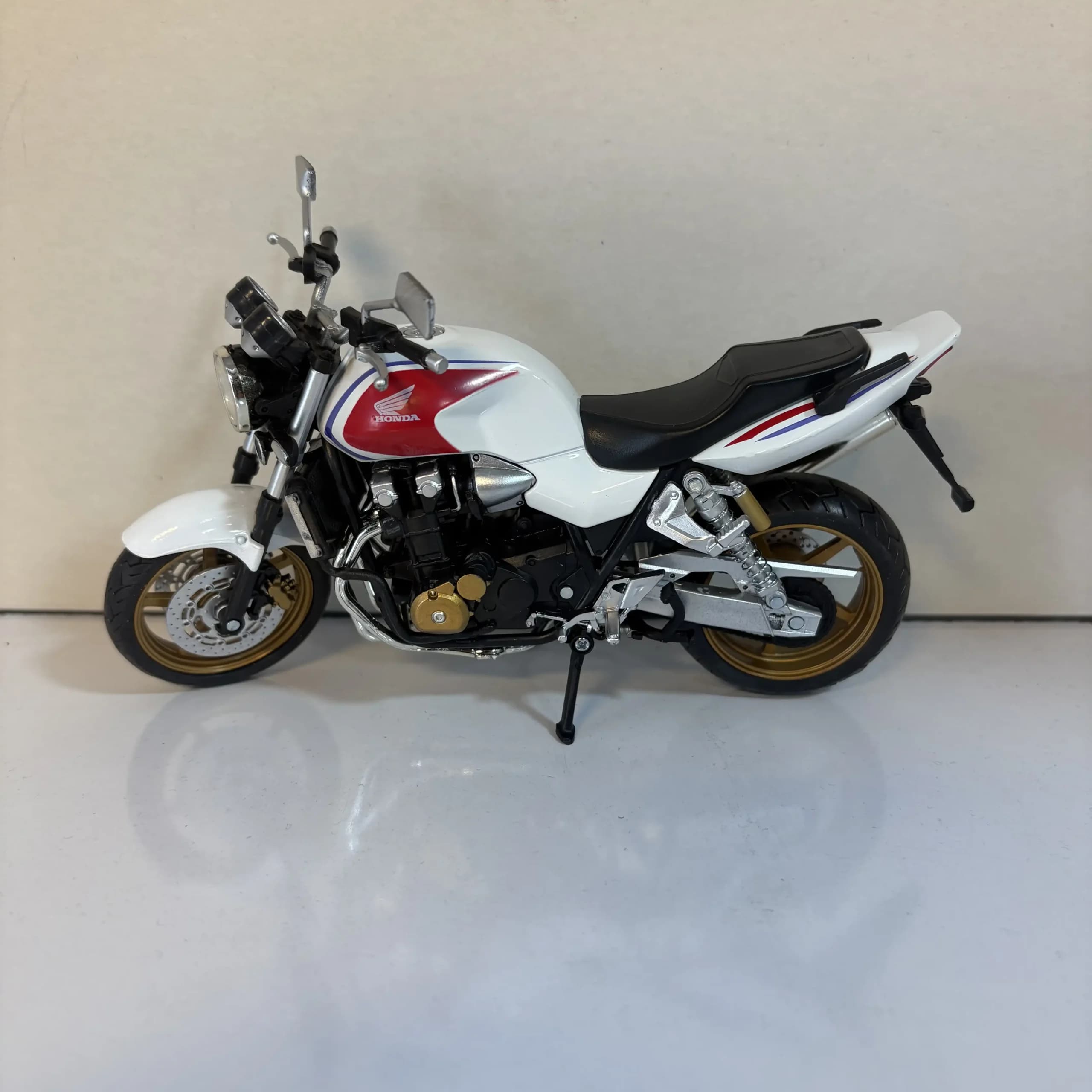 🏍️ ماکت موتور هوندا CB1300 Automaxx (مقیاس 1:12) — تصویر ۵