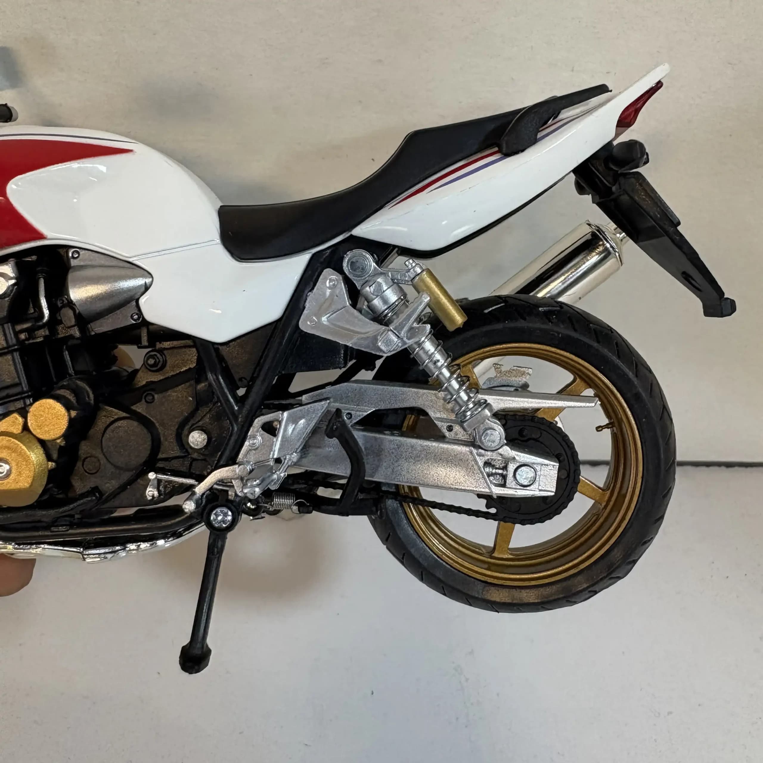 🏍️ ماکت موتور هوندا CB1300 Automaxx (مقیاس 1:12) — تصویر ۴