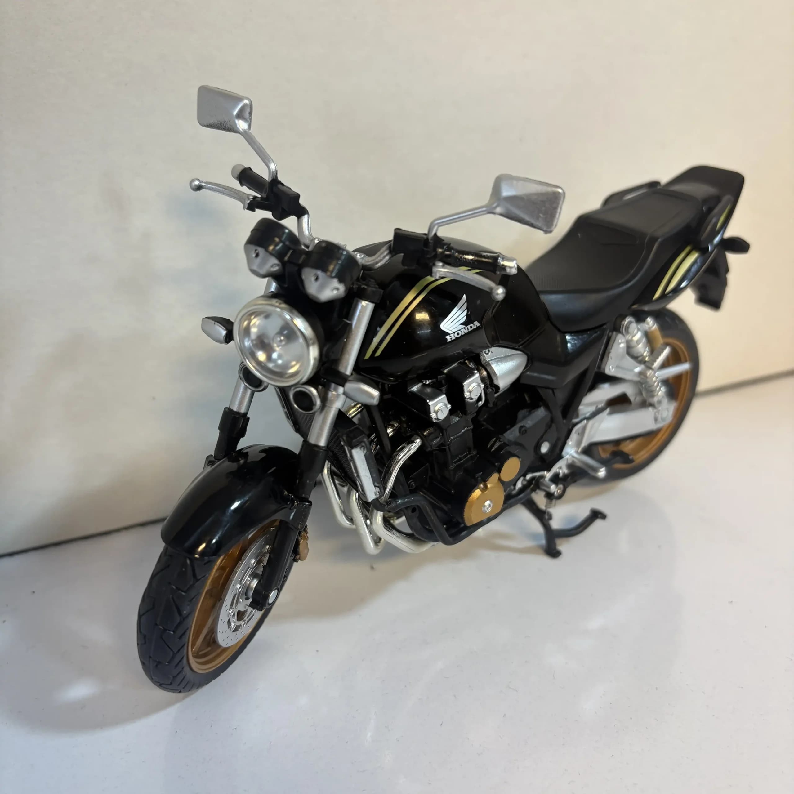 🏍️ ماکت موتور هوندا CB1300 Automaxx (مقیاس 1:12) — تصویر ۸