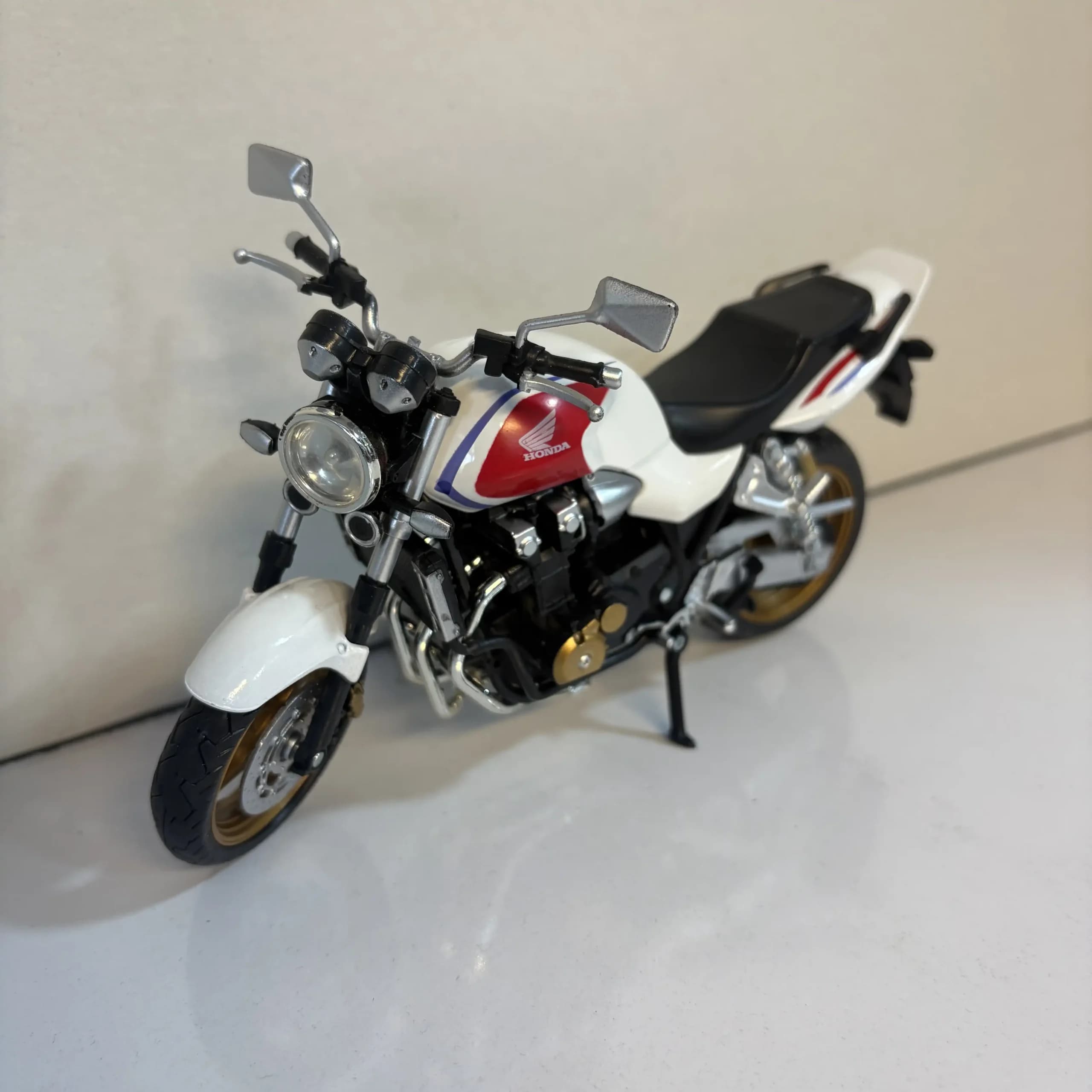 🏍️ ماکت موتور هوندا CB1300 Automaxx (مقیاس 1:12) — تصویر ۳