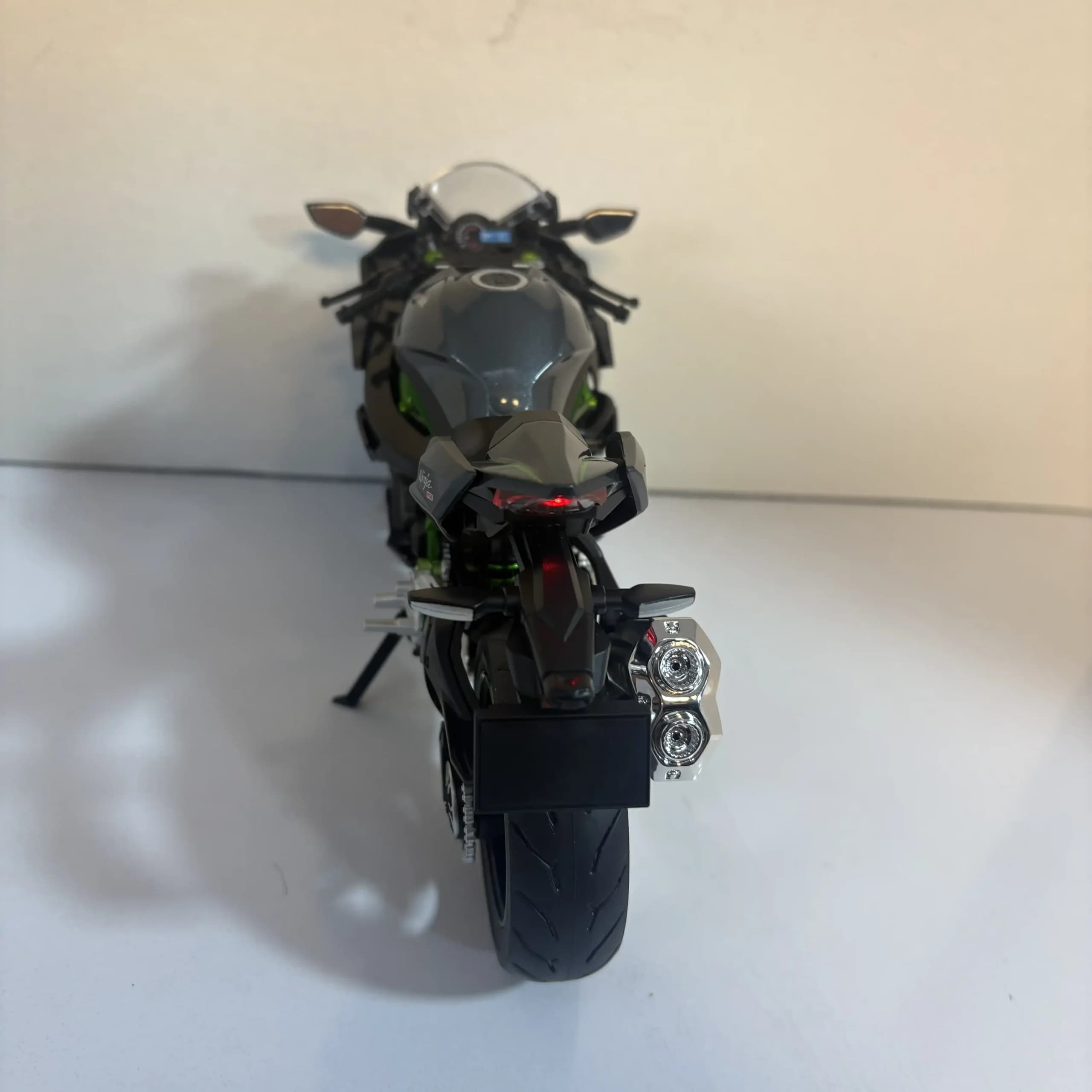 🏁 ماکت موتور سیکلت Kawasaki Ninja H2R — مقیاس 1:9 — تصویر ۴