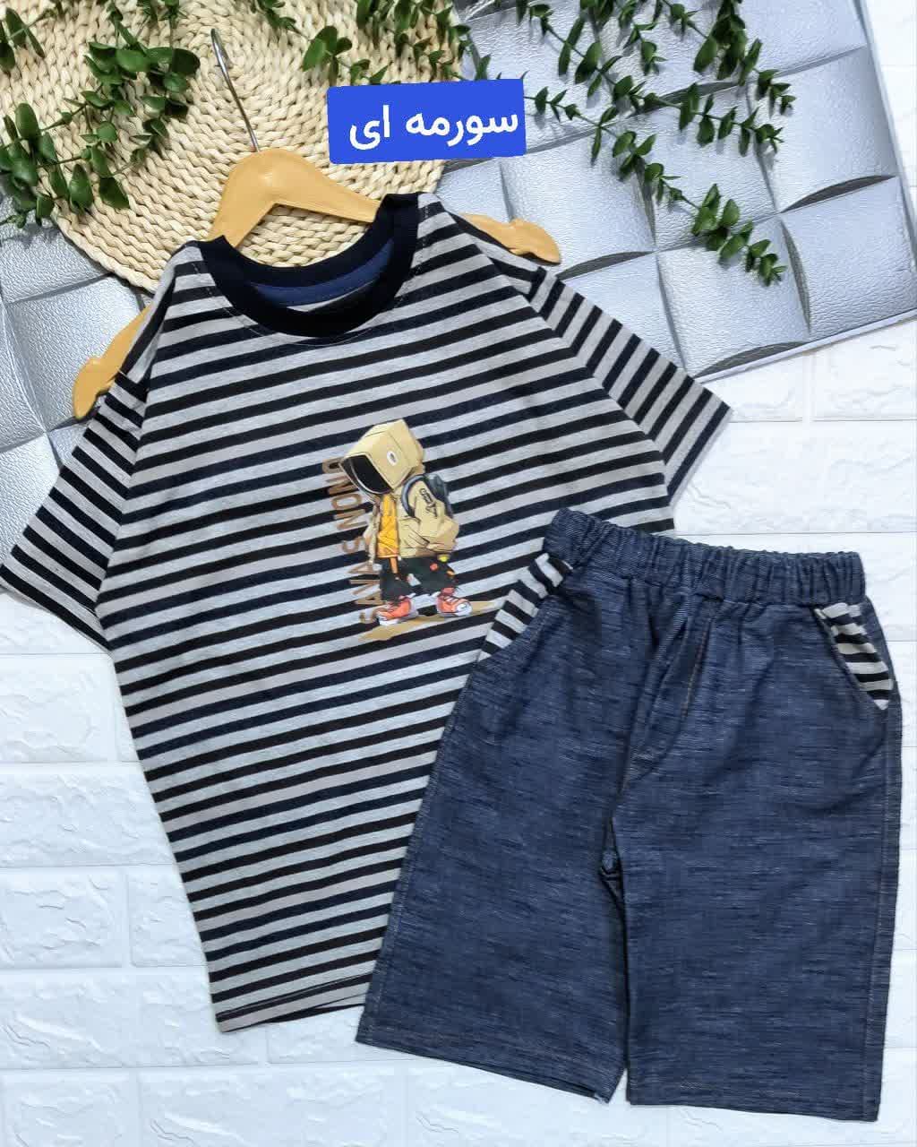 تیشرت و شلوارک اسپرت پسرک تنها — تصویر ۴