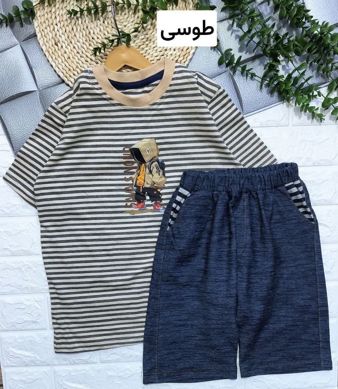 تیشرت و شلوارک اسپرت پسرک تنها — تصویر ۳
