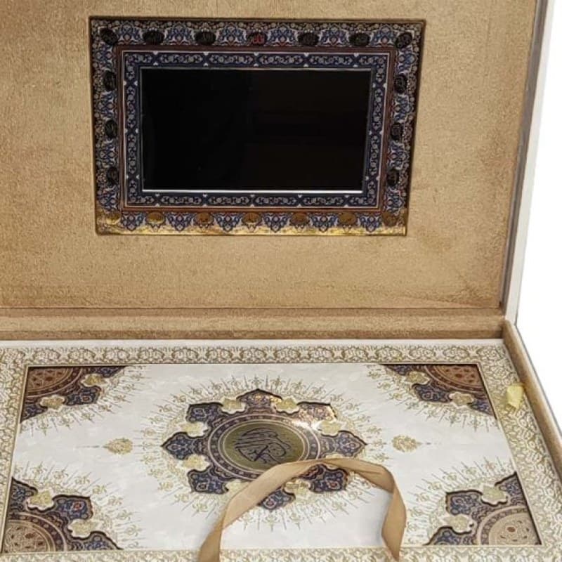 قرآن رحلی گالینگور سفید جعبه دار پلاک رنگی آینه دار نفیس — تصویر ۲