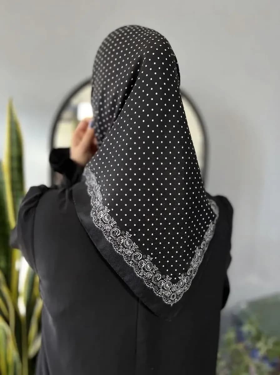 مینی اسکارف نخی دخترونه طرح نقطه چین رنگ مشکی