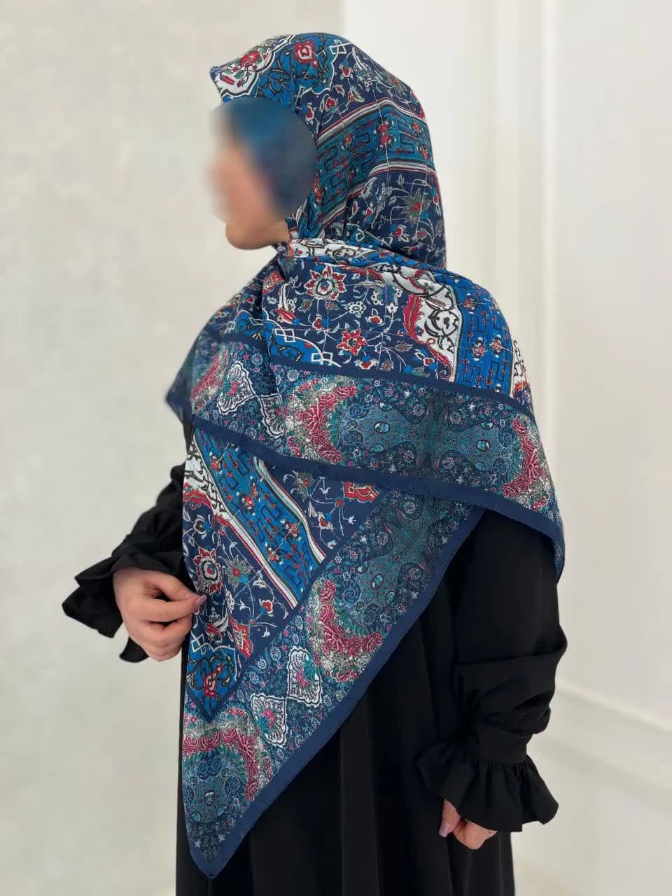 روسری سوپرنخ زنانه طرح گلزار رنگ سبز آبی تیره