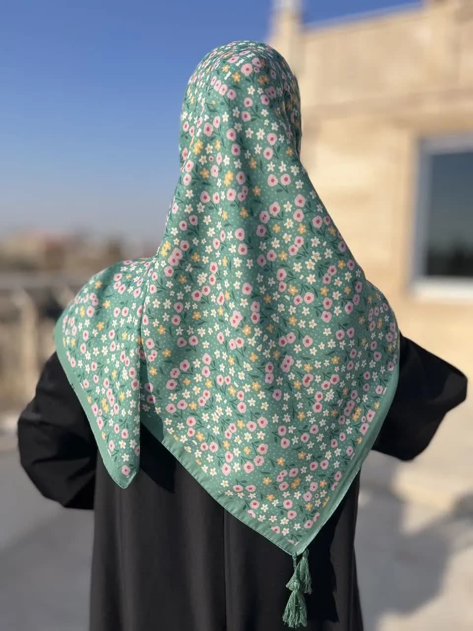 روسری سوپر نخ زنانه طرح گل سبز — تصویر ۲