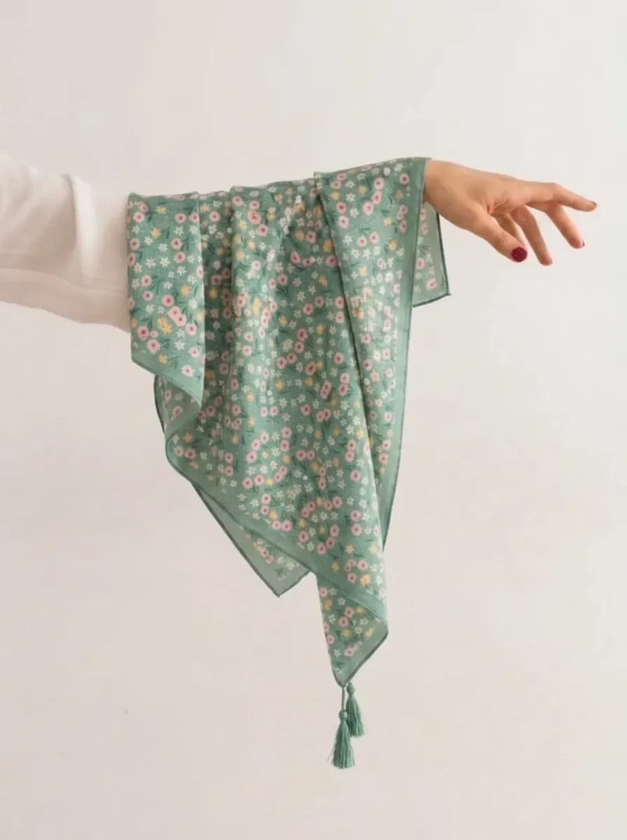 روسری سوپر نخ زنانه طرح گل سبز