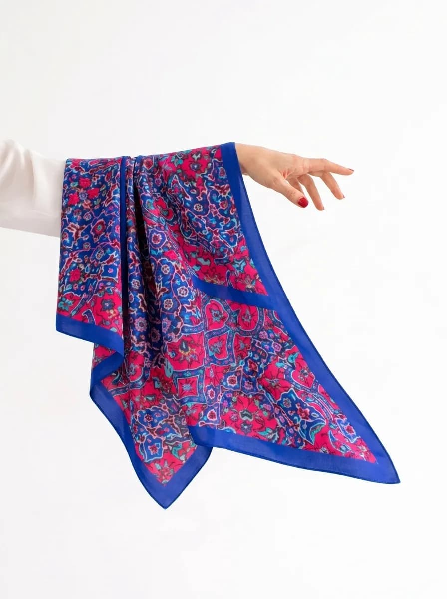 روسری سوپر نخ زنانه طرح سنتی رنگ آبی قرمز