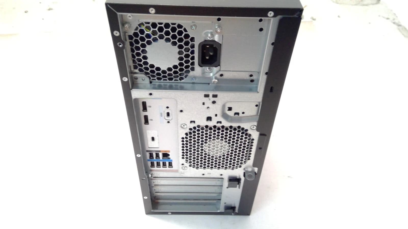کیس استوک HP Z2 G4 Tower با پردازنده i5 نسل 9 — تصویر ۲
