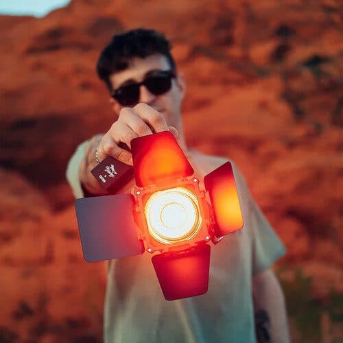 نور ثابت ژیون Zhiyun MOLUS X100 RGB Pocket Light — تصویر ۴