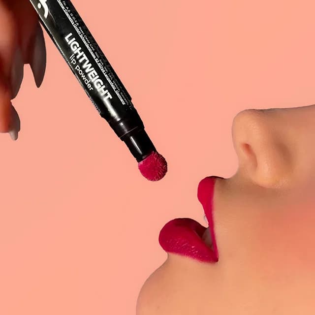 رژ لب پودری سبک فلورمار شماره 17 رنگ اُپتیمیستیک — تصویر ۴