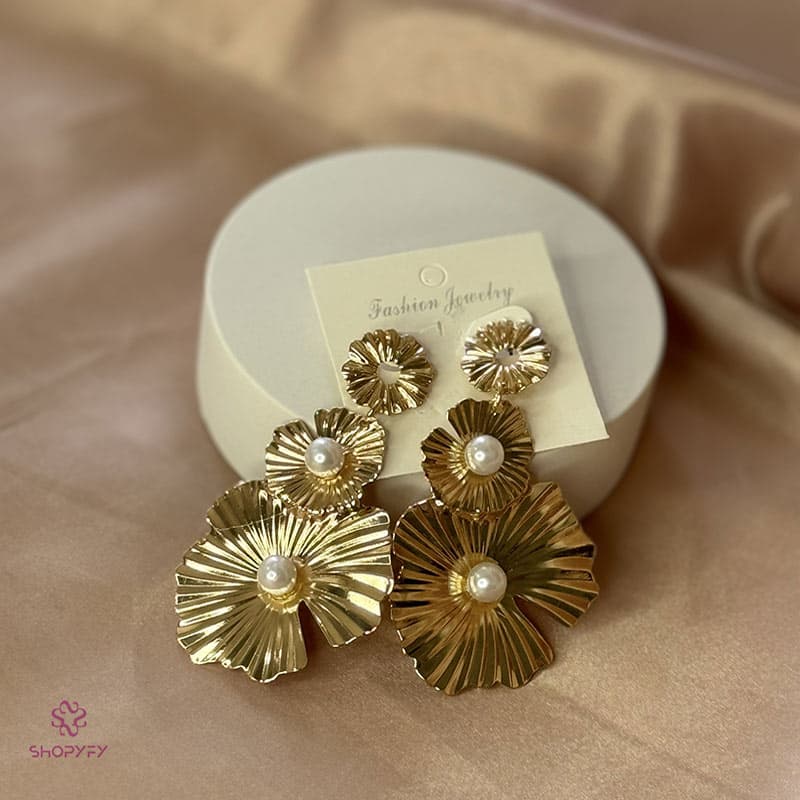 گوشواره گل و مروارید آویز رنگ طلایی