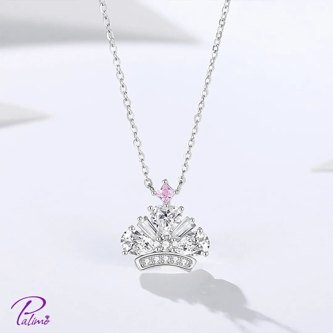گردنبند نقره تاج پرنسس N2162 با روکش طلای سفید — تصویر ۳