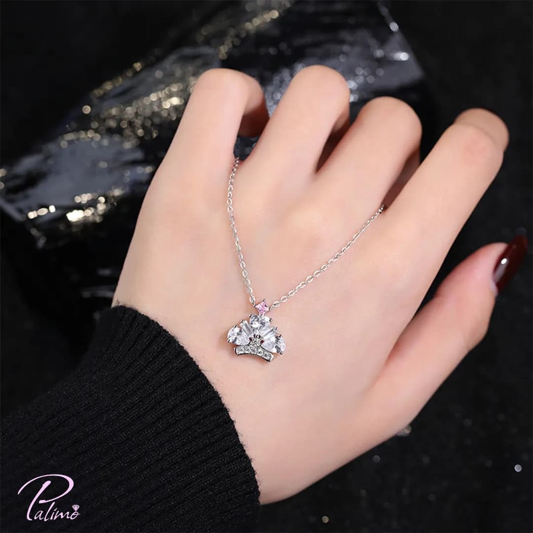 گردنبند نقره تاج پرنسس N2162 با روکش طلای سفید — تصویر ۴