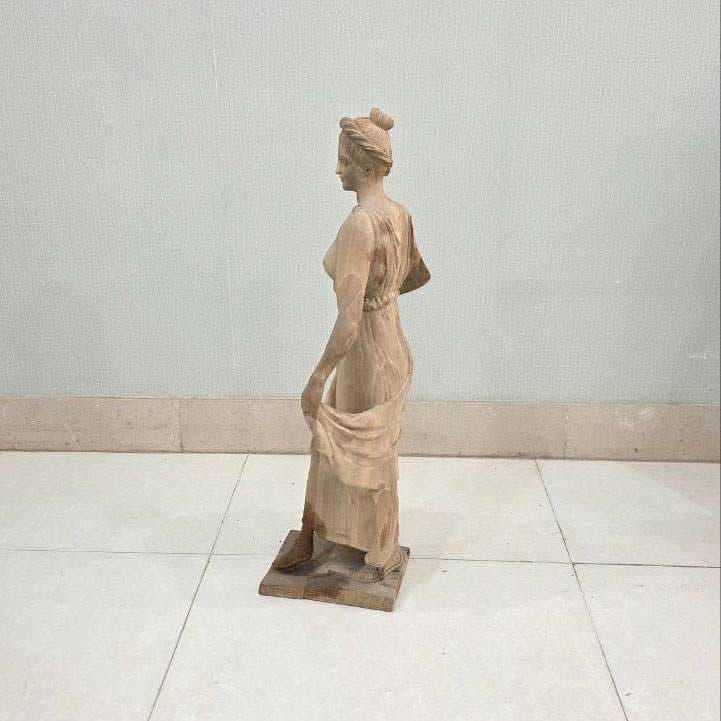 مجسمه فریال — تصویر ۳