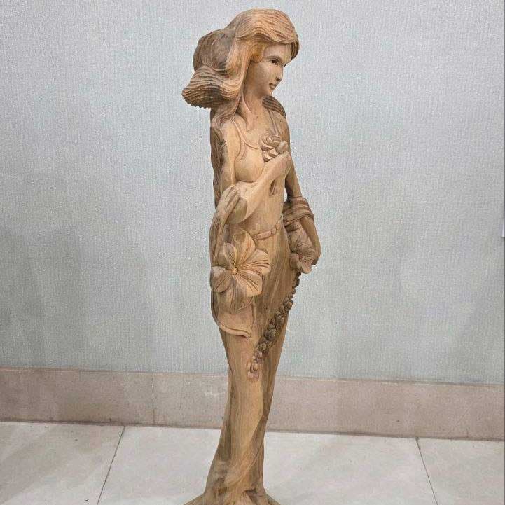 مجسمه خانم رز — تصویر ۳