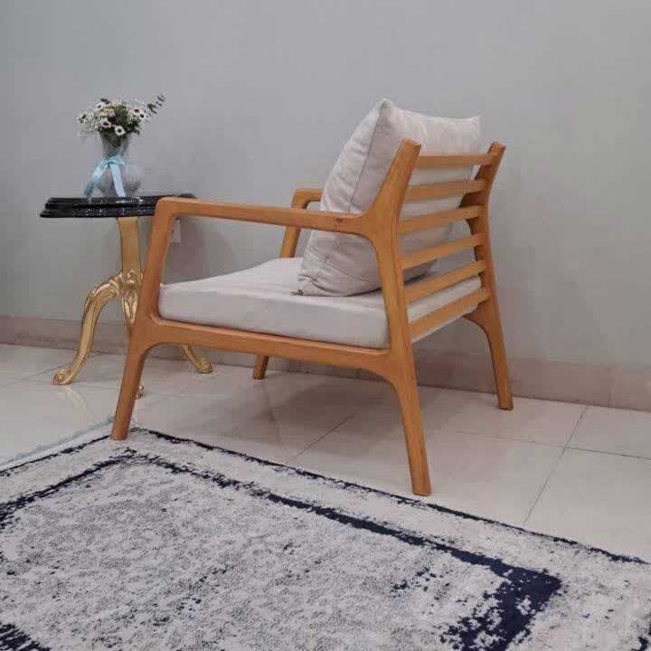 مبل راحتی مینیمال چوبی مدل 1006120 — تصویر ۲