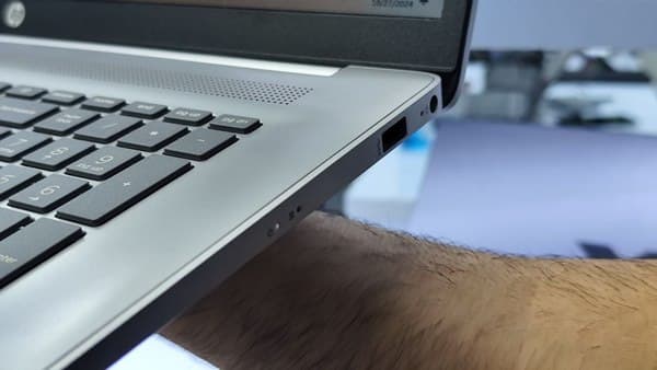 لپ تاپ 17 اینچی اچ پی مدل HP 17-CP3 Ryzen5 7530U 12GB 256SSD Touch — تصویر ۶