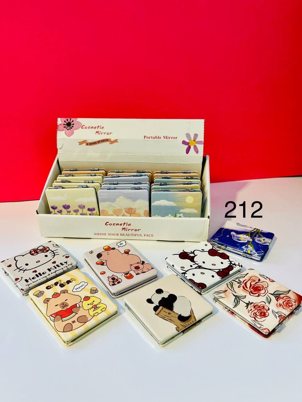 آینه تاشو جیبی فانتزی طرح کارتونی و گل (Compact Mirror) — تصویر ۲