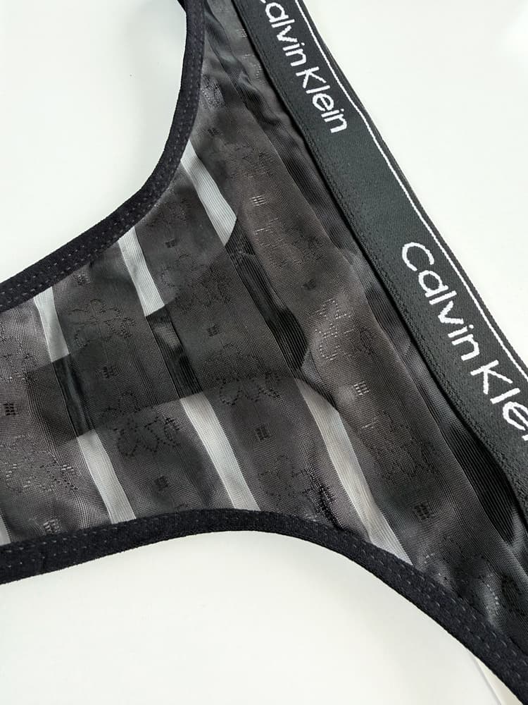 شورت بکلس زنانه گیپور طرح خط گلدار کمر نوشته Calvin klein — تصویر ۴