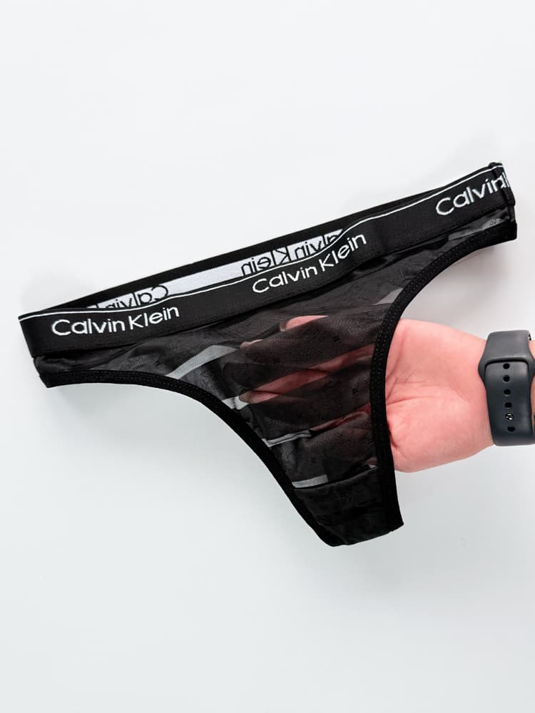 شورت بکلس زنانه گیپور طرح خط گلدار کمر نوشته Calvin klein — تصویر ۳